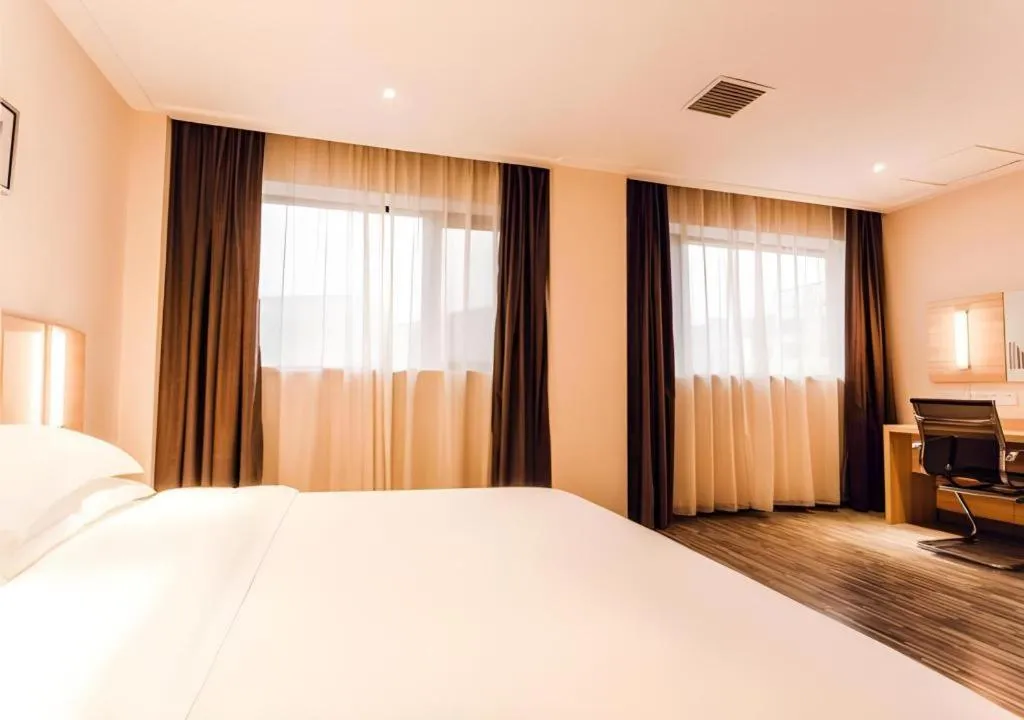 Bed in City Comfort Inn Chibi Railway Station