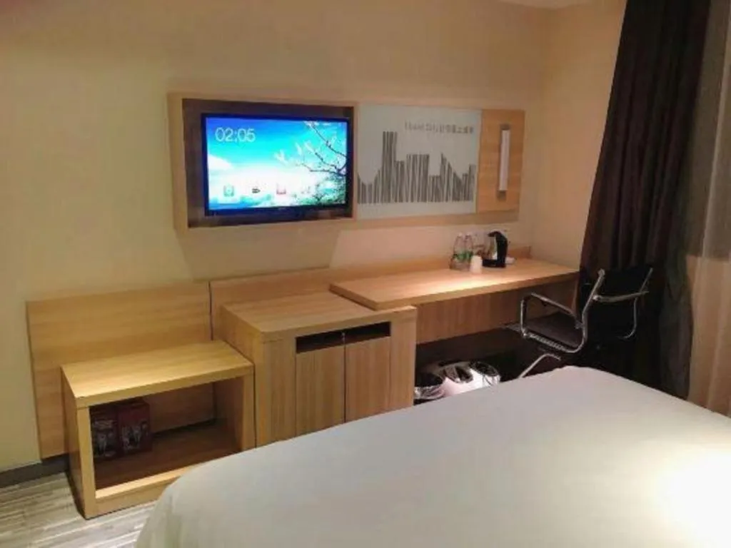 Bed in City Comfort Inn Chibi Railway Station