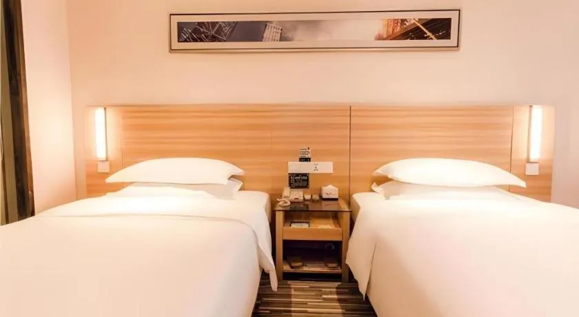 Bed in City Comfort Inn Chibi Railway Station