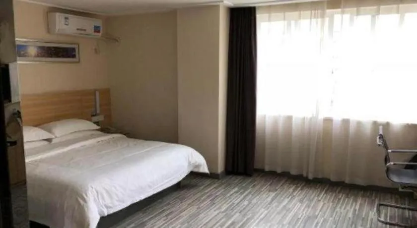 Bed in City Comfort Inn Chibi Railway Station