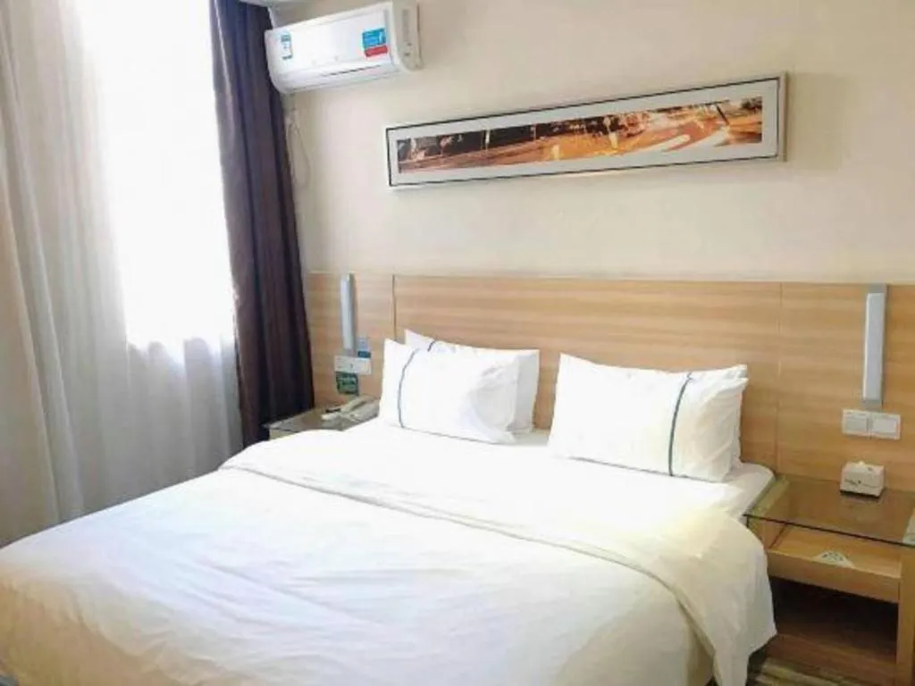 Bed in City Comfort Inn Chibi Railway Station