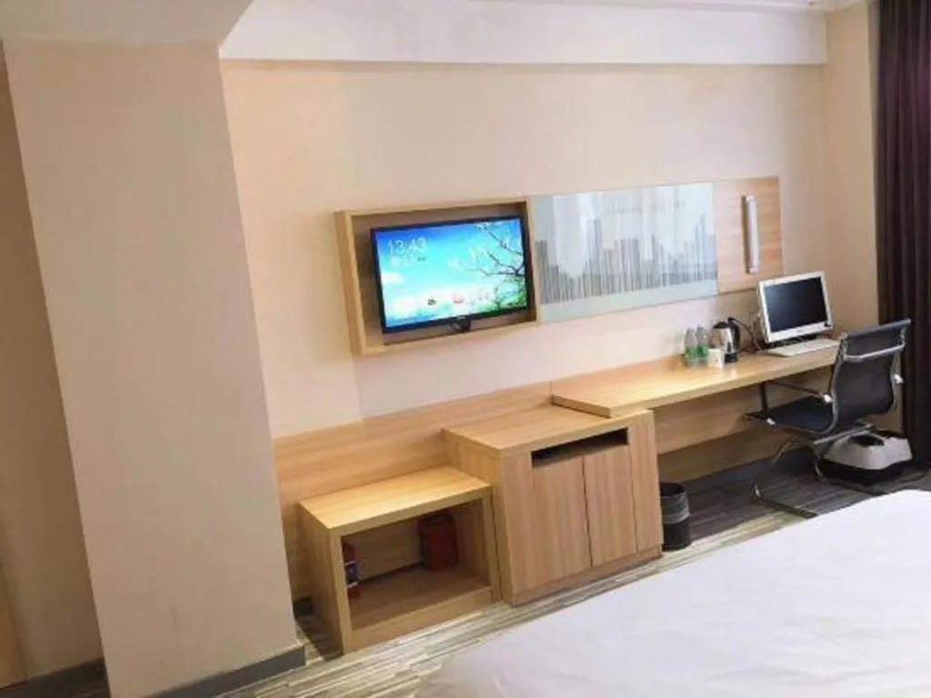 Bed in City Comfort Inn Chibi Railway Station