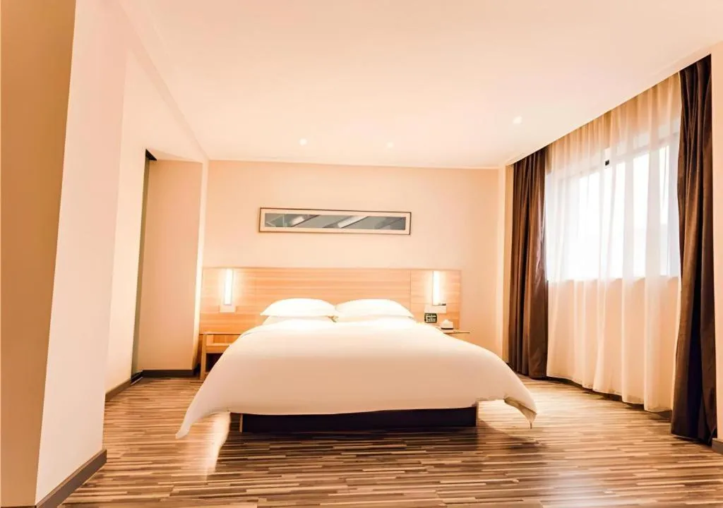 Bed in City Comfort Inn Chibi Railway Station