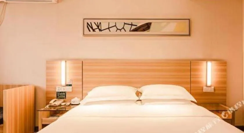 Bed in City Comfort Inn Chibi Railway Station