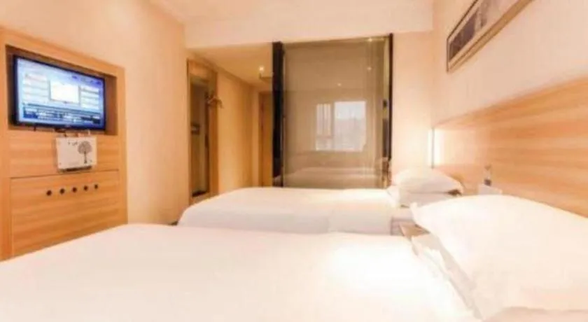 Bed in City Comfort Inn Chibi Railway Station