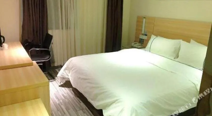 Bed in City Comfort Inn Chibi Railway Station