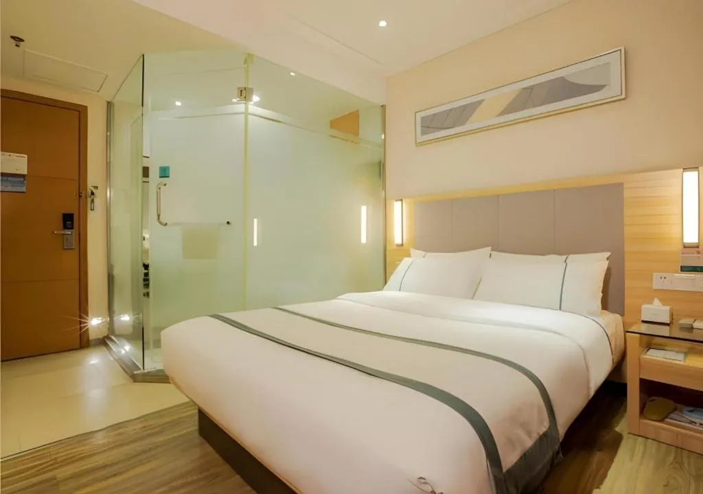 Bed in City Comfort Inn Nanning Guangxi University