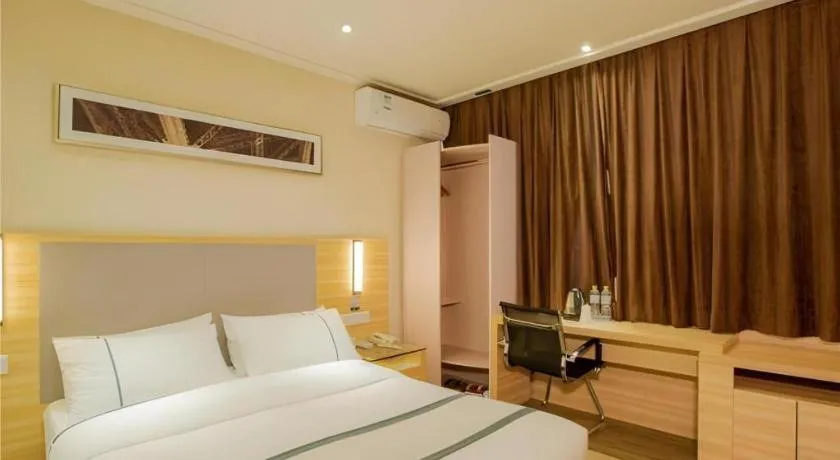 Bed in City Comfort Inn Nanning Guangxi University