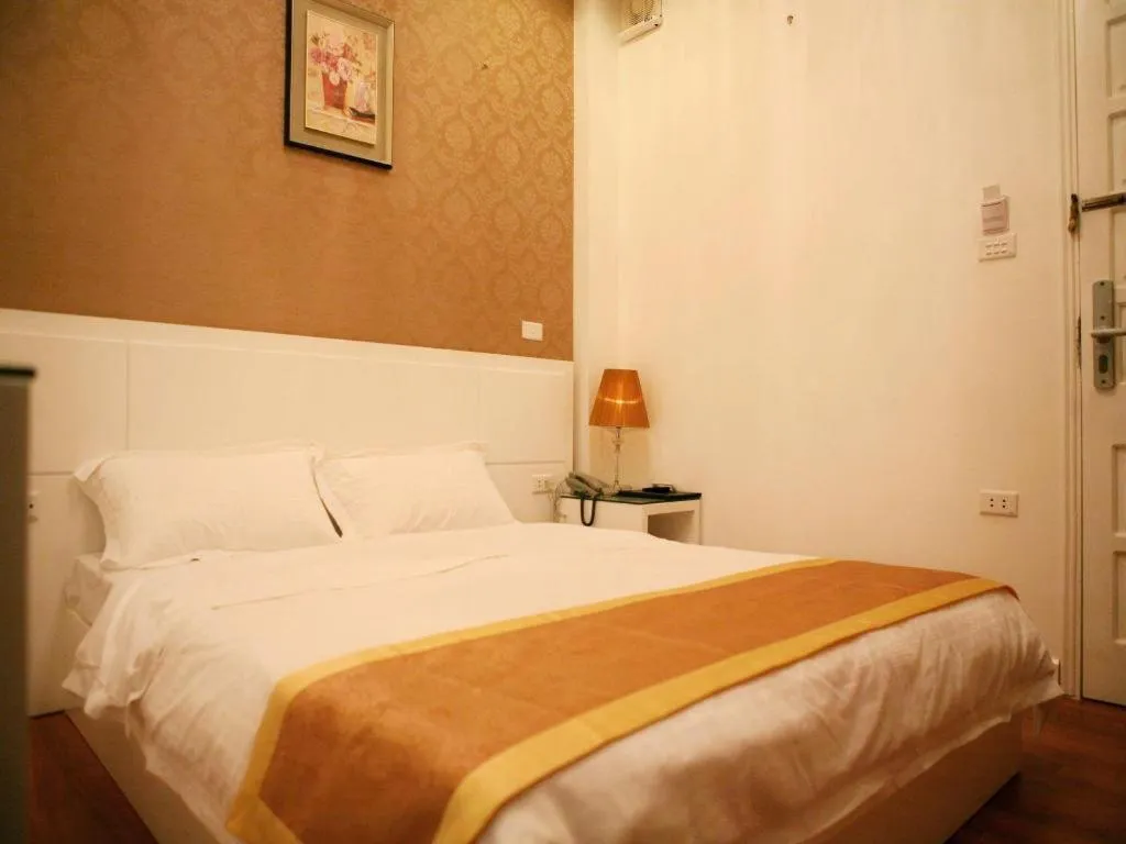 Bed in Hanoi Milan Hotel