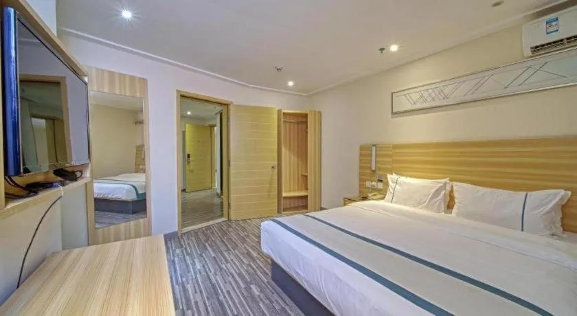 Bed in City Comfort Inn Zhongshan Shaxi Starbao Rosewood Expo City