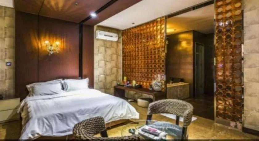 Bed in Qingdao Hengbo Hotel