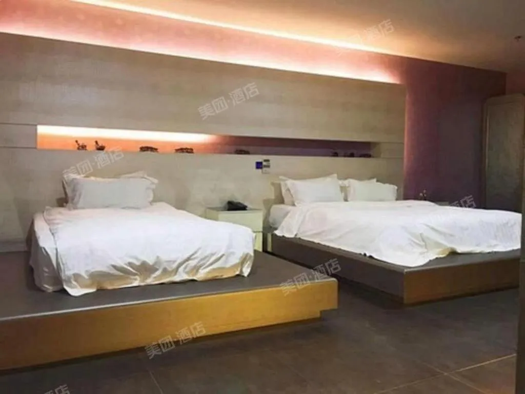 Bed in Qingdao Hengbo Hotel