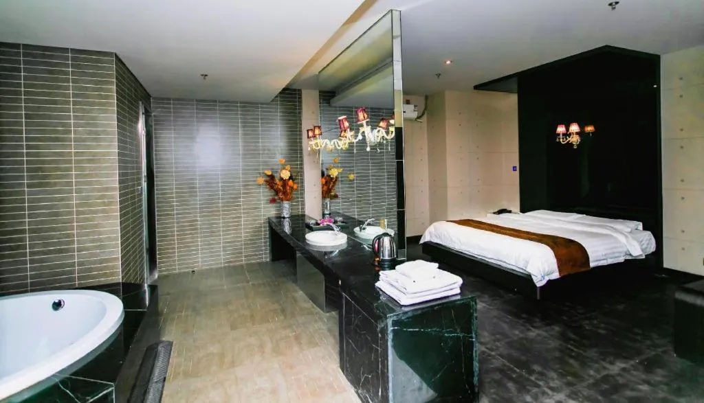 Bed in Qingdao Hengbo Hotel