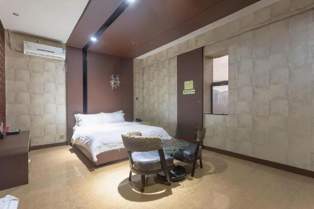 Bed in Qingdao Hengbo Hotel