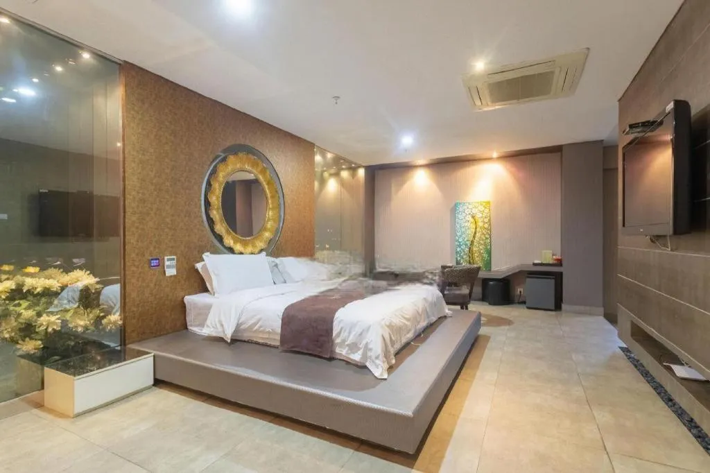 Bed in Qingdao Hengbo Hotel