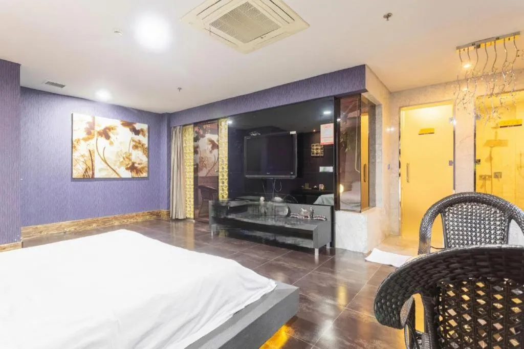 Bed in Qingdao Hengbo Hotel