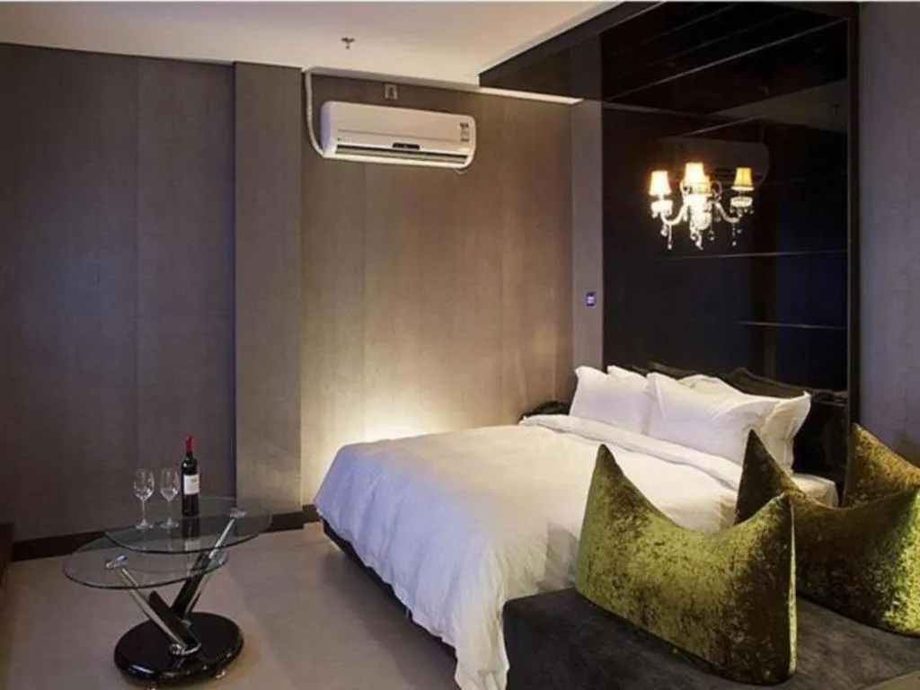 Bed in Qingdao Hengbo Hotel