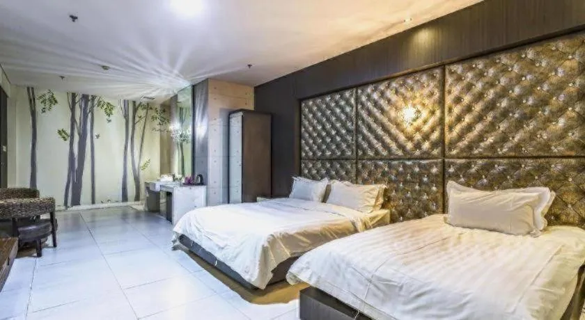 Bed in Qingdao Hengbo Hotel