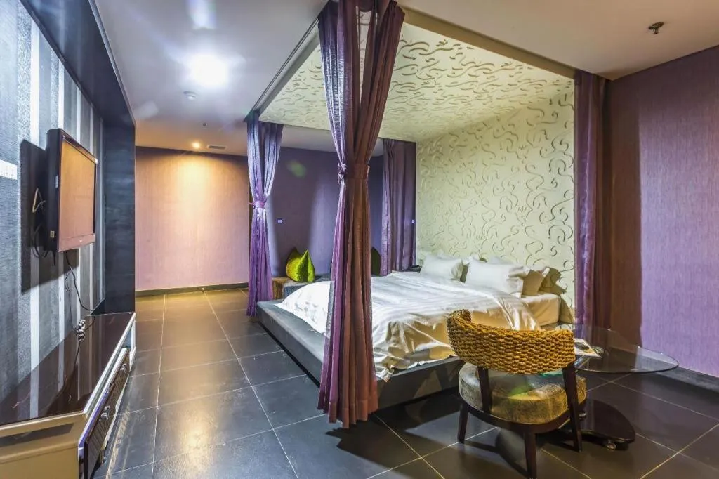 Bed in Qingdao Hengbo Hotel