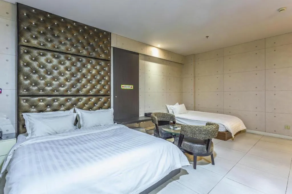 Bed in Qingdao Hengbo Hotel