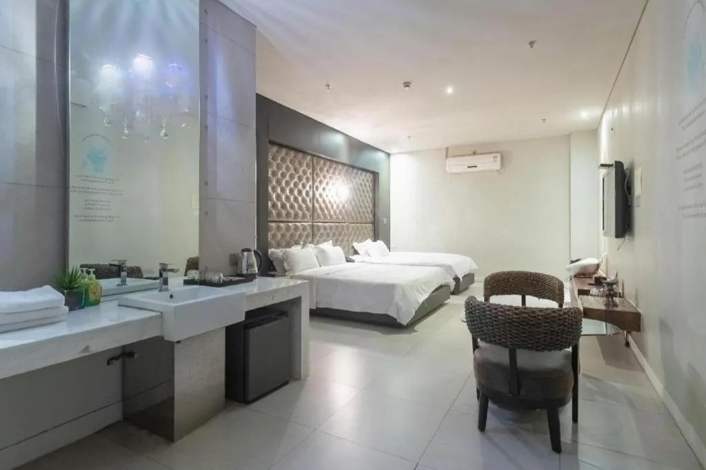 Bed in Qingdao Hengbo Hotel