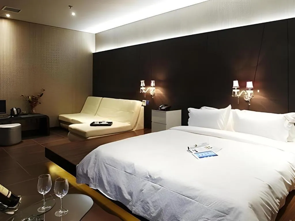 Bed in Qingdao Hengbo Hotel