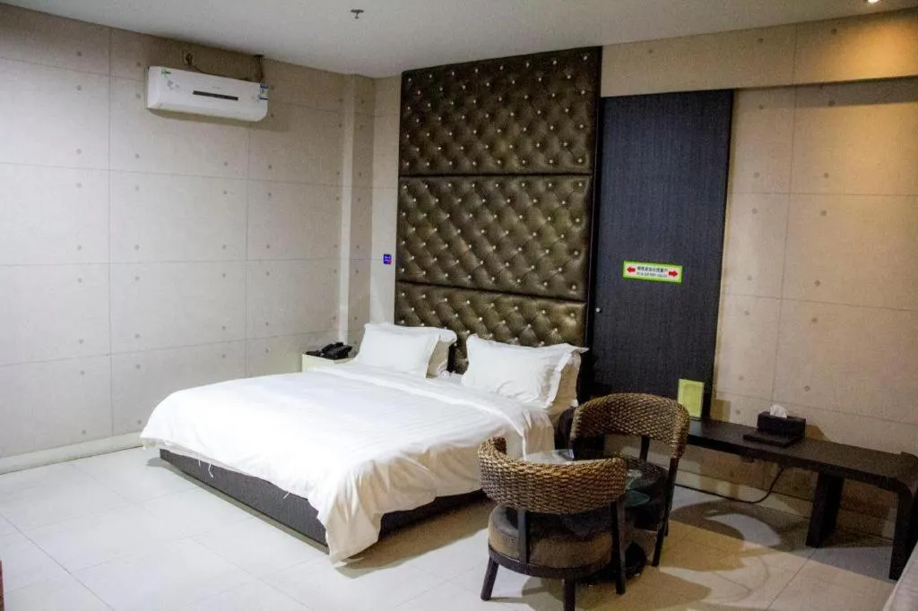 Bed in Qingdao Hengbo Hotel