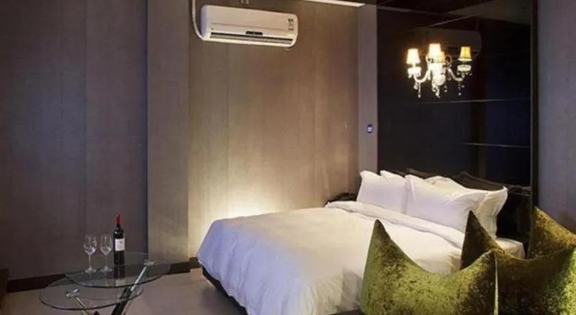 Bed in Qingdao Hengbo Hotel