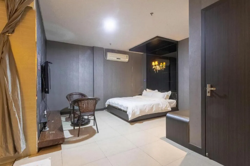 Bed in Qingdao Hengbo Hotel