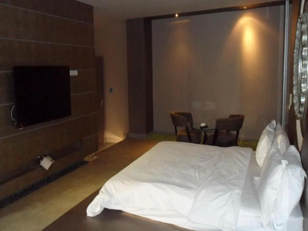 Bed in Qingdao Hengbo Hotel