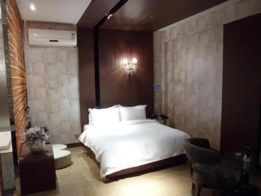Bed in Qingdao Hengbo Hotel