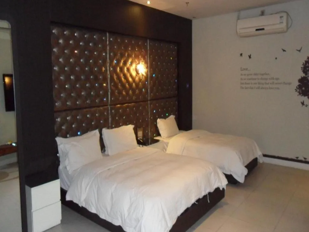 Bed in Qingdao Hengbo Hotel