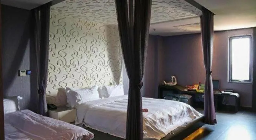 Bed in Qingdao Hengbo Hotel