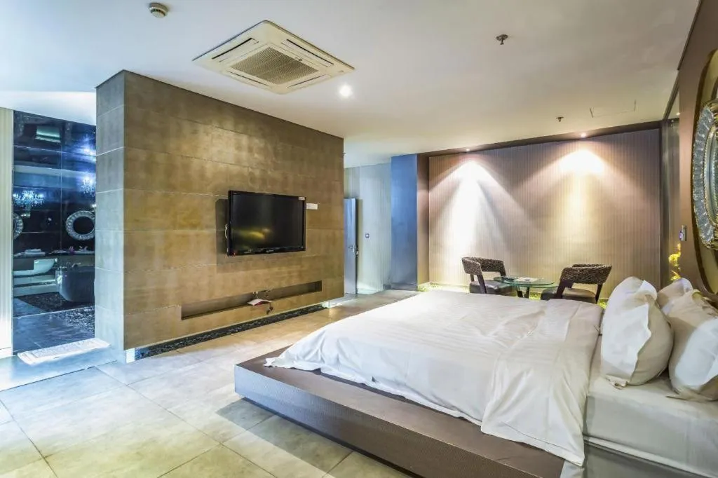 Bed in Qingdao Hengbo Hotel