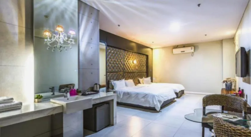 Bed in Qingdao Hengbo Hotel