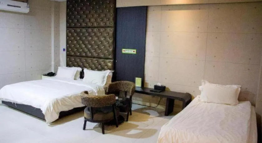 Bed in Qingdao Hengbo Hotel