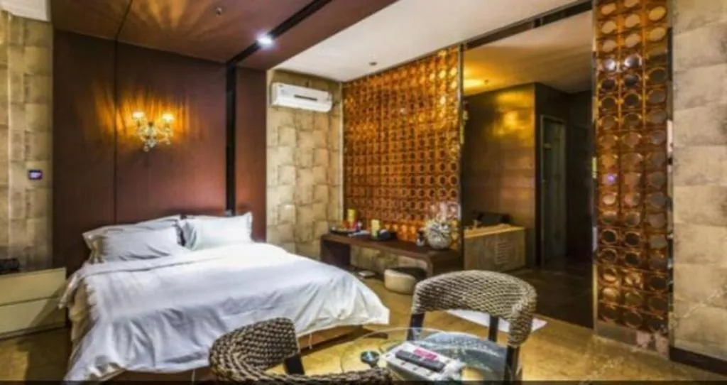 Bed in Qingdao Hengbo Hotel