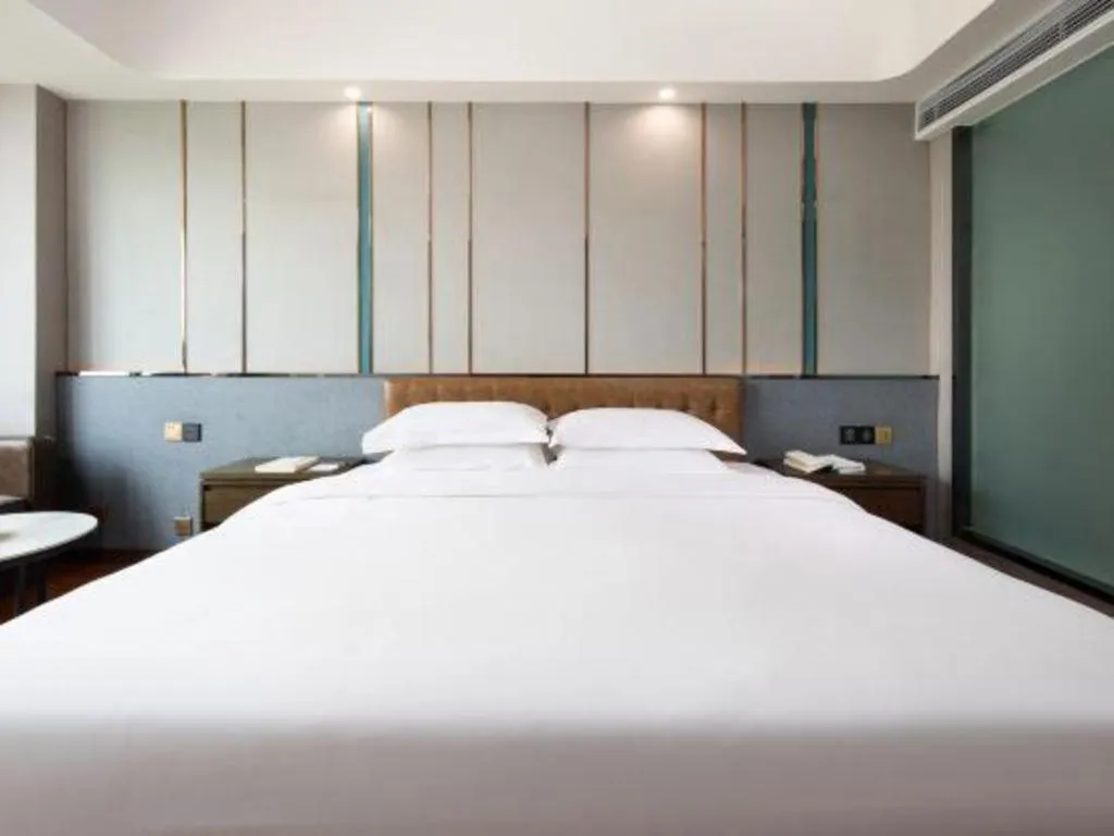 Bed in PARK INN KUNMING AIRPORT