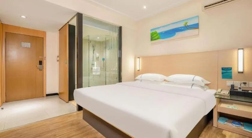 Bed in City Comfort Inn Wuzhou Wangcheng Square