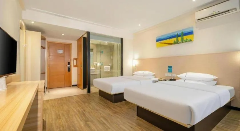 Bed in City Comfort Inn Wuzhou Wangcheng Square