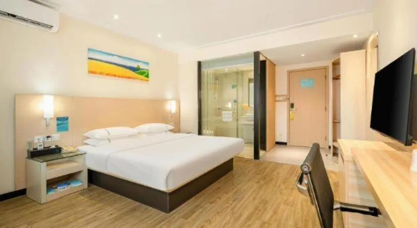 Bed in City Comfort Inn Wuzhou Wangcheng Square