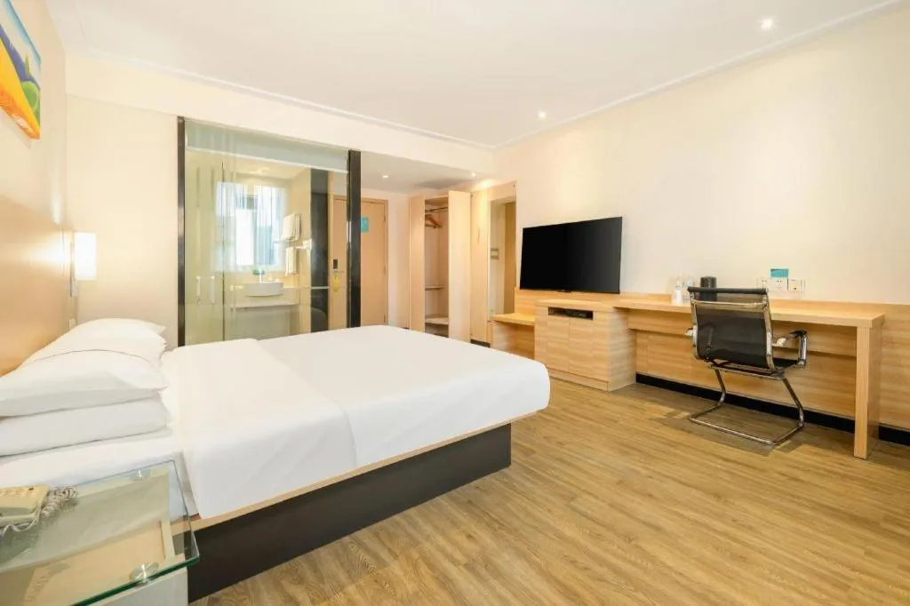 Bed in City Comfort Inn Wuzhou Wangcheng Square