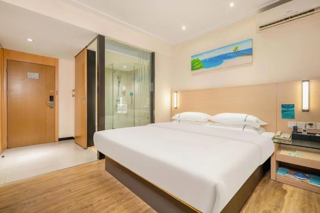 Bed in City Comfort Inn Wuzhou Wangcheng Square