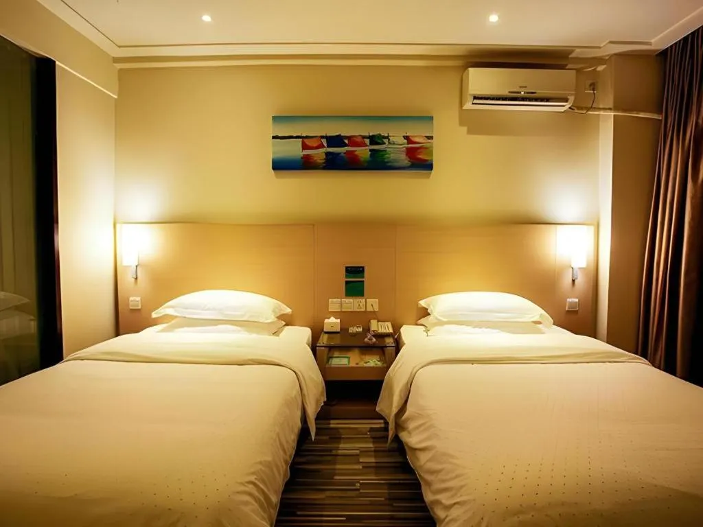 Bed in City Comfort Inn Wuzhou Wangcheng Square