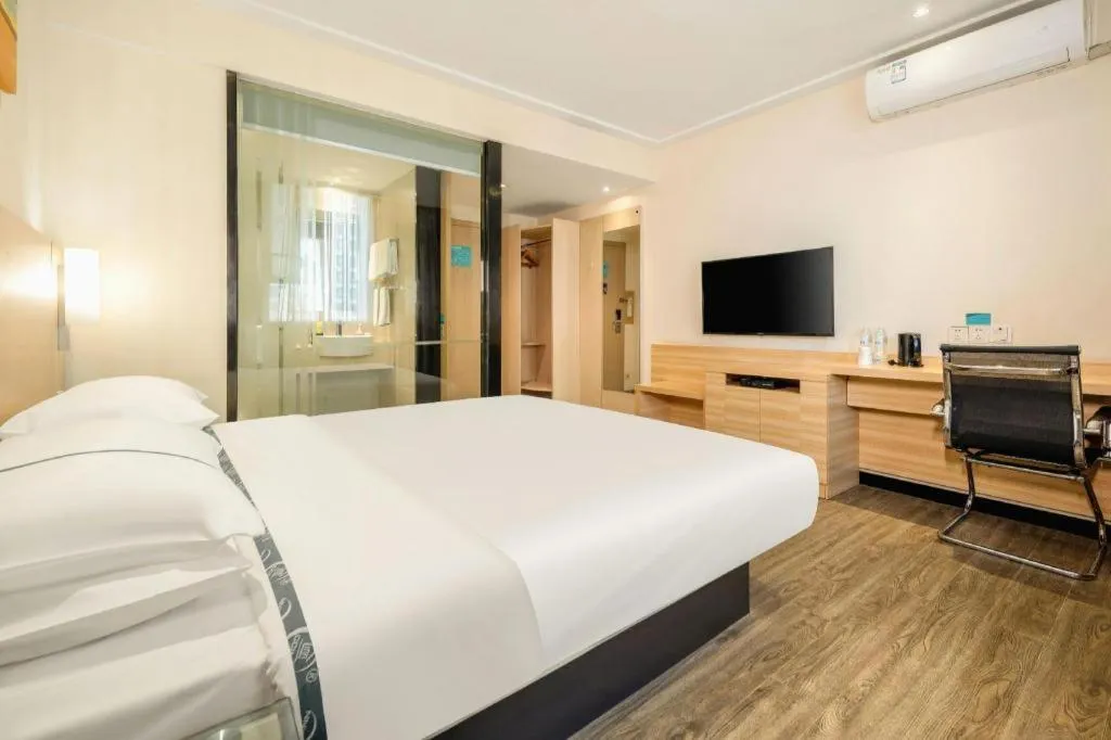 Bed in City Comfort Inn Wuzhou Wangcheng Square