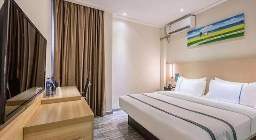 Bed in City Comfort Inn Wuzhou Wangcheng Square