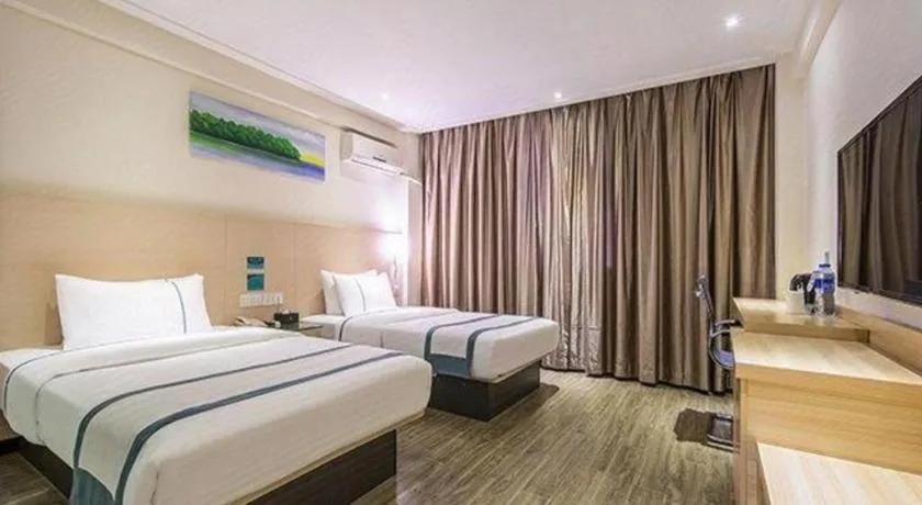 Bed in City Comfort Inn Wuzhou Wangcheng Square
