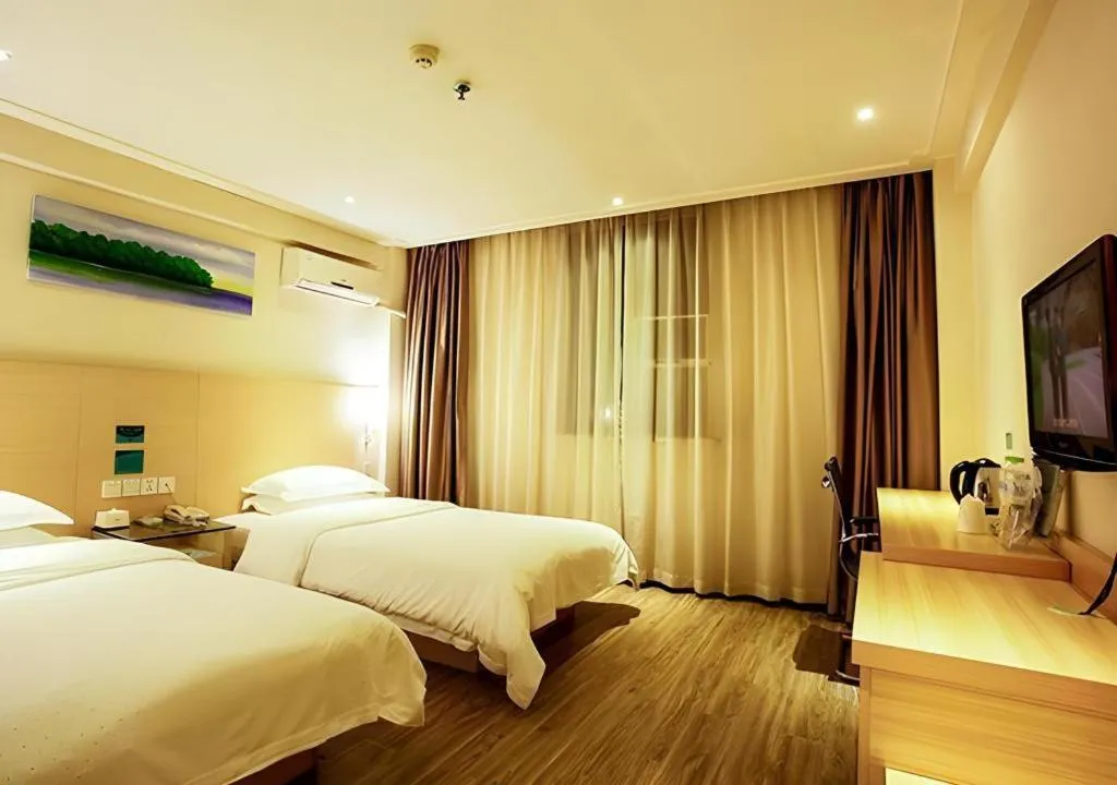 Bed in City Comfort Inn Wuzhou Wangcheng Square