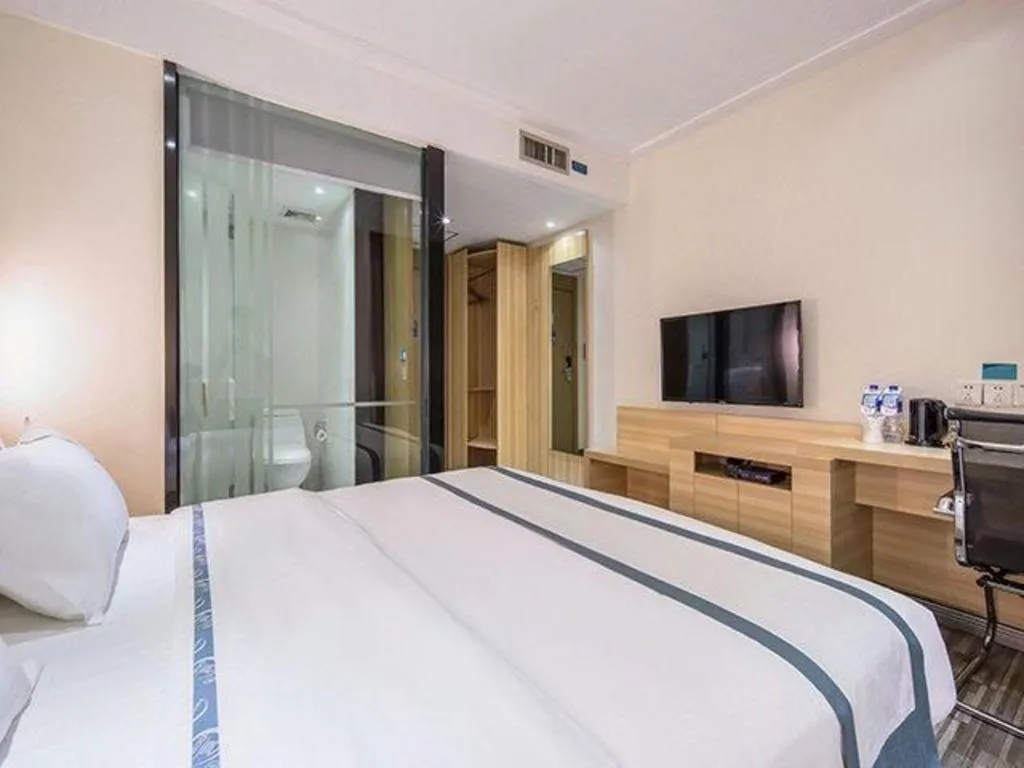 Bed in City Comfort Inn Wuzhou Wangcheng Square