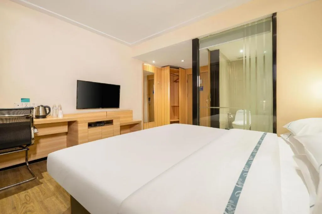 Bed in City Comfort Inn Wuzhou Wangcheng Square